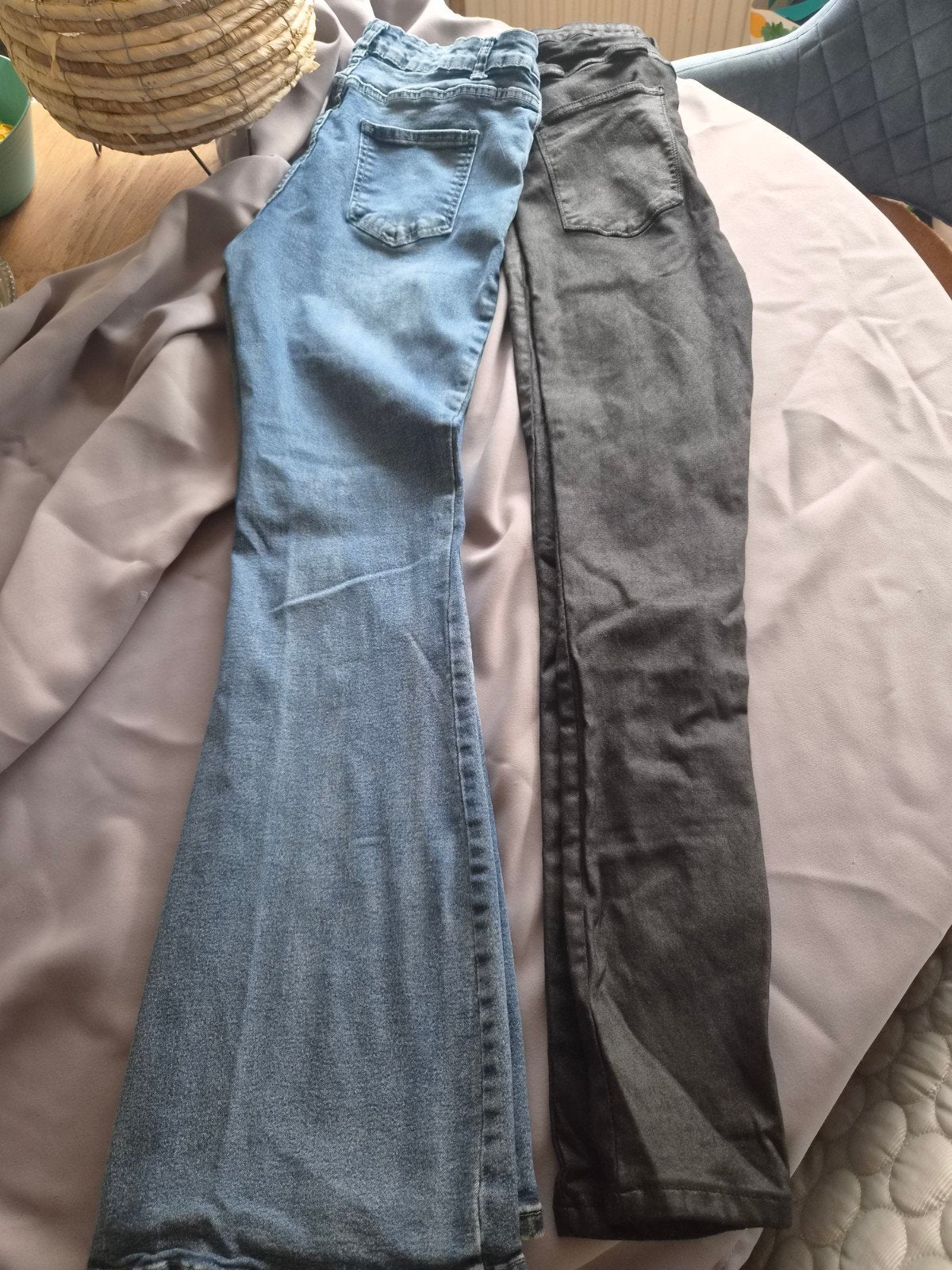 2 spijkerbroeken: flared jeans en zwarte skinny jeans, Kleding | Dames, Blauw, Overige jeansmaten, Ophalen of Verzenden, Gedragen