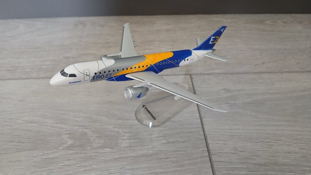 Embraer E190 E2 1:250 Lupa, Ophalen of Verzenden, Gebruikt, Schaalmodel