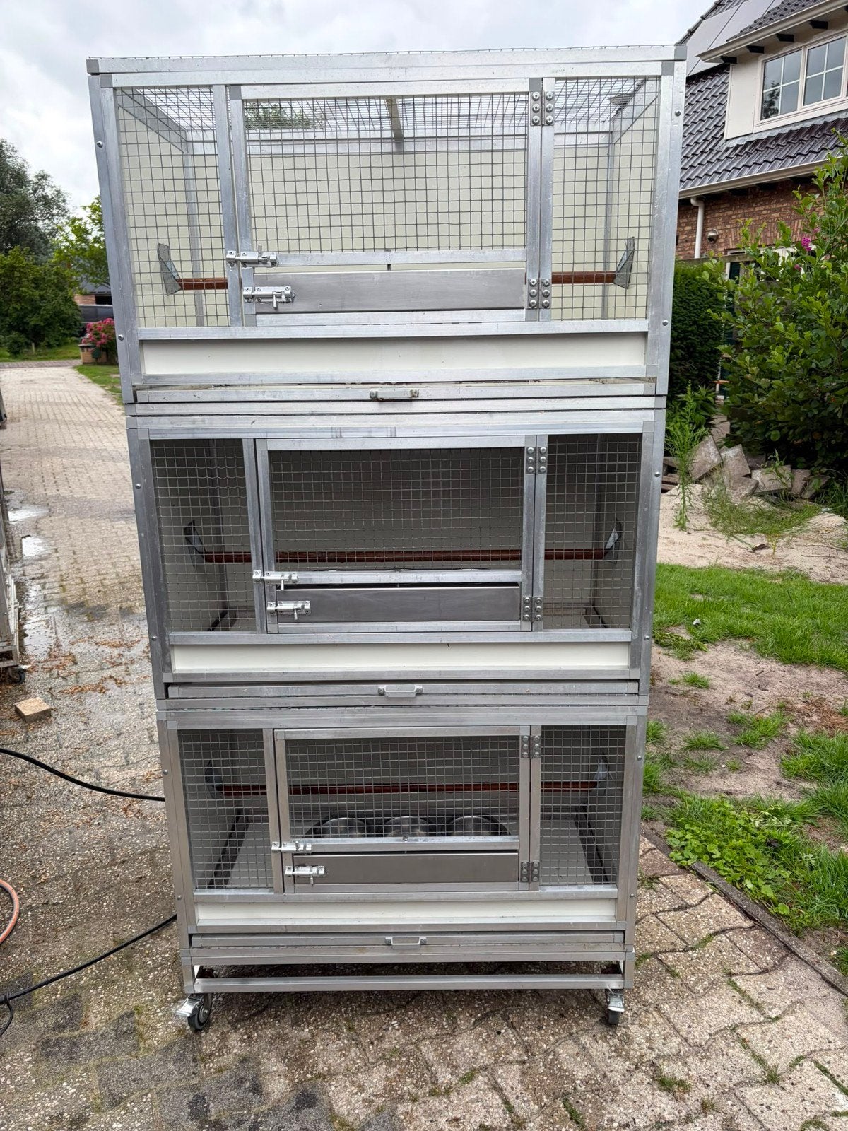 3 delige onderhoudsvrije broed/kweektoren met voederplateau, Dieren en Toebehoren, Ophalen, Zo goed als nieuw, Aluminium, Volière