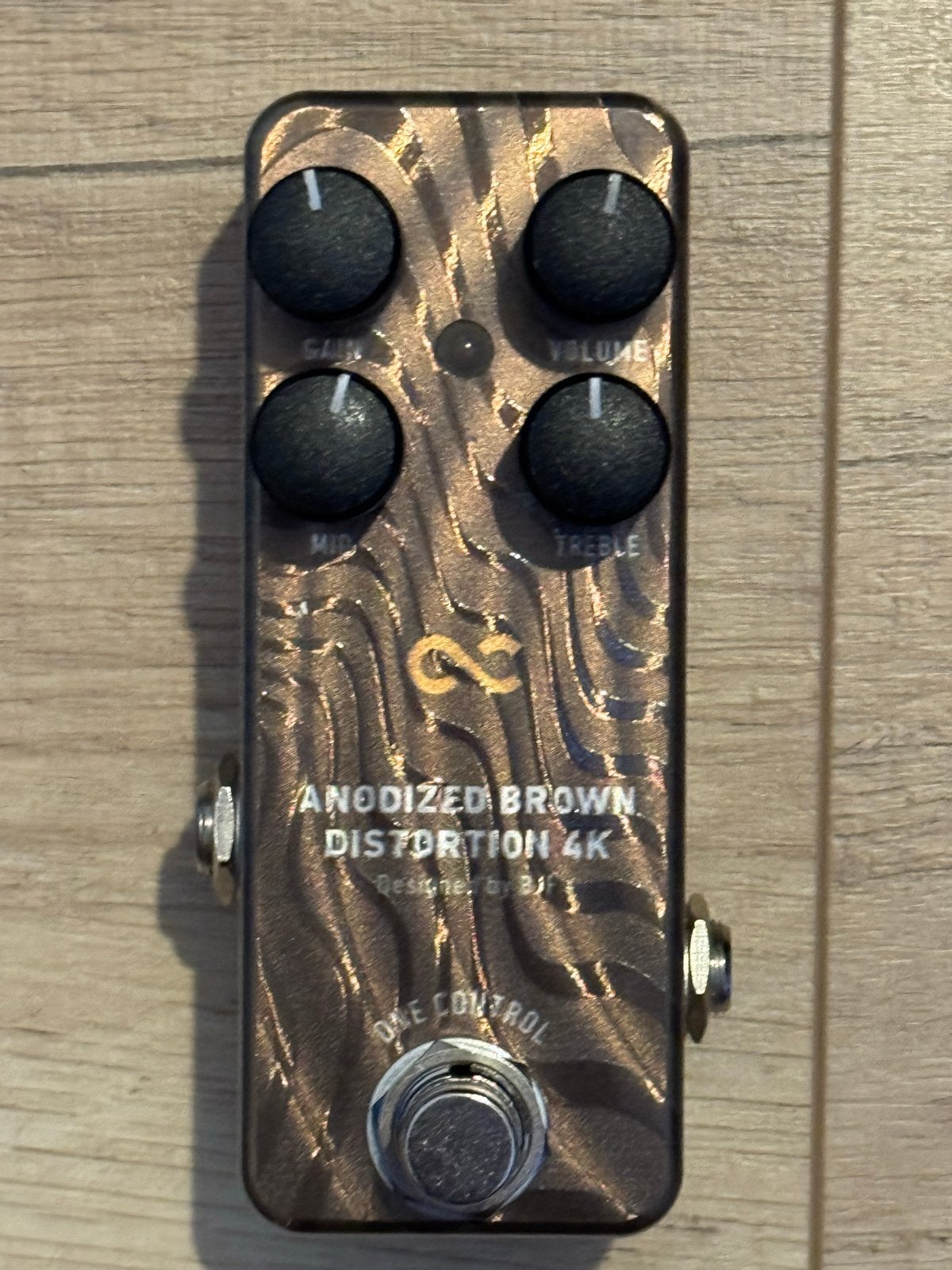 One Control Anodized Brown Distortion 4K, Muziek en Instrumenten, Effecten, Ophalen, Zo goed als nieuw, Distortion, Overdrive of Fuzz