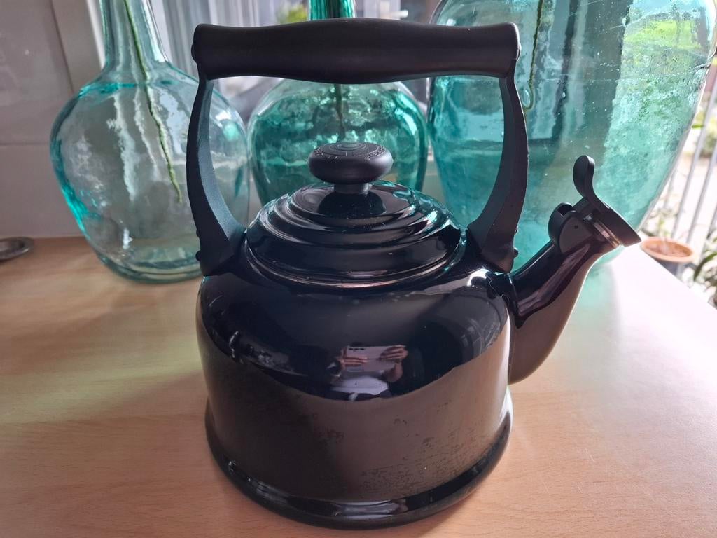 Le Creuset Fluitketel "Tradition" Ebbenzwart 2,1L, Huis en Inrichting, Keuken | Keukenbenodigdheden, Gebruikt, Zwart, Overige materialen