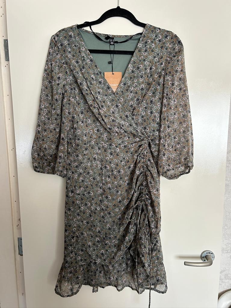 Gebloemd jurkje Vero Moda, Kleding | Dames, Jurken, Maat 38/40 (M), Nieuw, Ophalen of Verzenden, Boven de knie