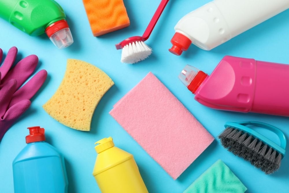Huishoudelijke hulp gezocht, Schoonmaken