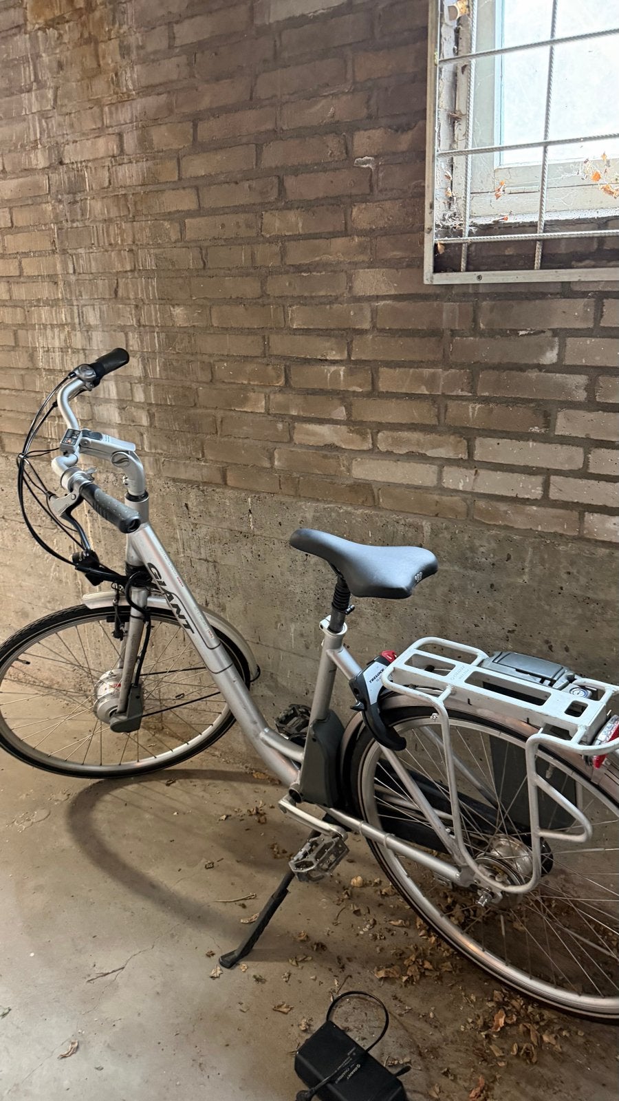 Giant elektrische fiets met 2 accu's en lader (defect), Ophalen, Gebruikt, Giant