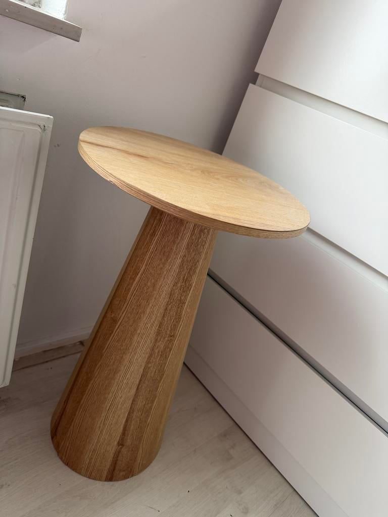 Stijlvolle houten bijzettafel - Kwantum., Huis en Inrichting, Ophalen, Zo goed als nieuw
