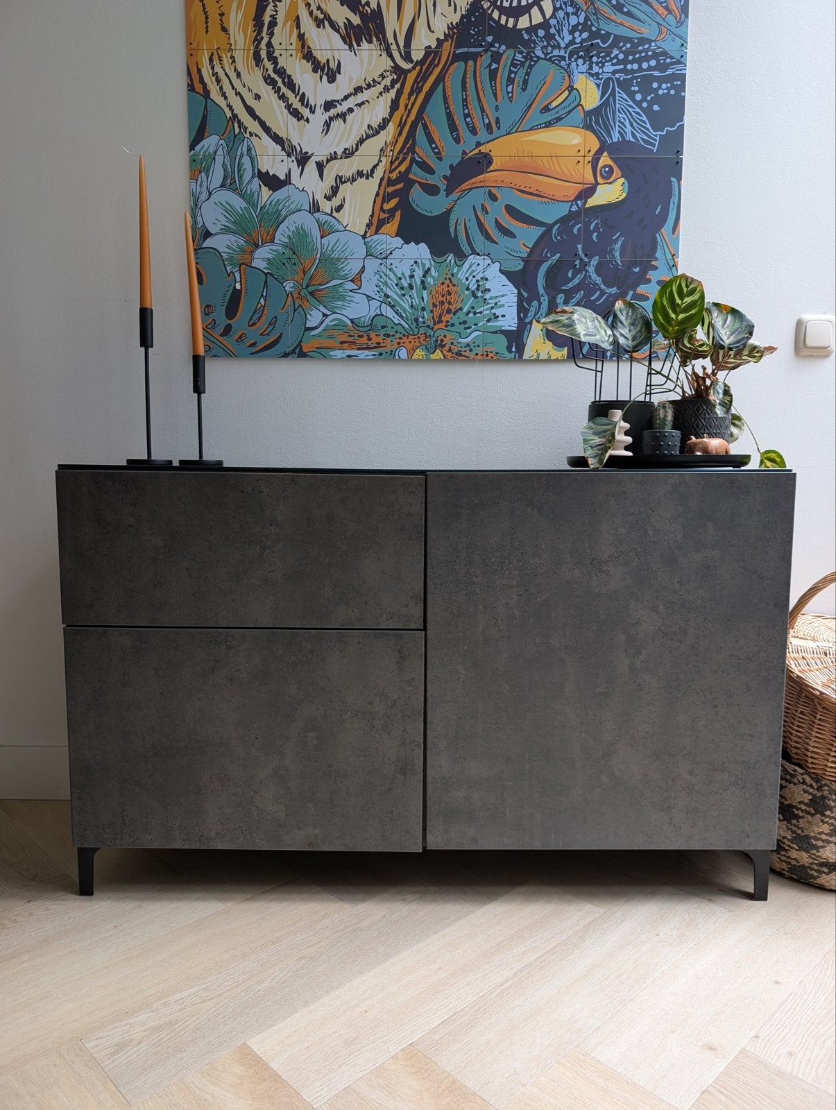 IKEA Besta dressoir grijs/zwart met lades en deur, Huis en Inrichting, Kasten | Dressoirs, Ophalen, 100 tot 150 cm, Zo goed als nieuw