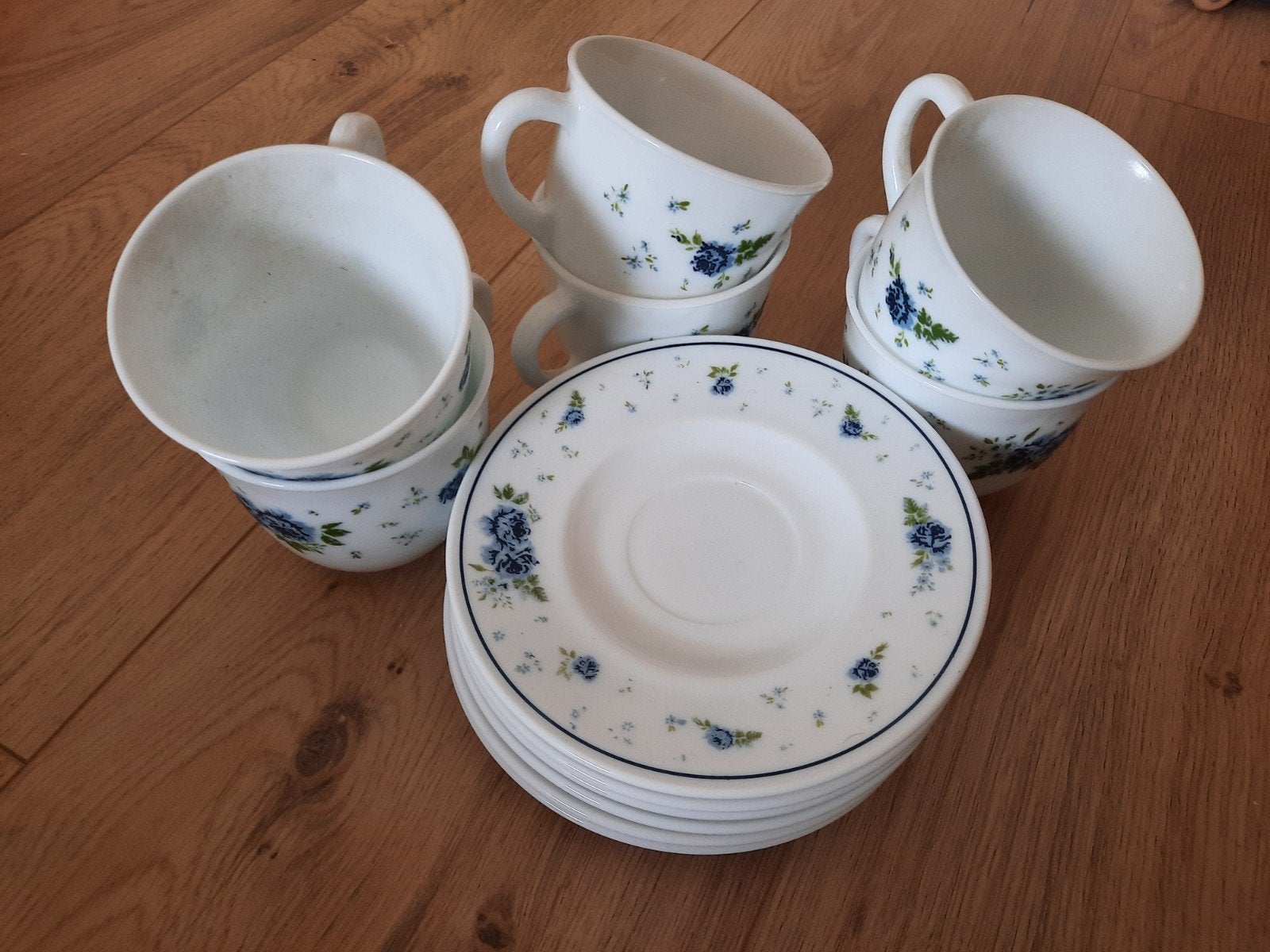 Zes kop en schotels met bloemetjes. In hele nette staat., Huis en Inrichting, Ophalen of Verzenden, Zo goed als nieuw, Overige stijlen