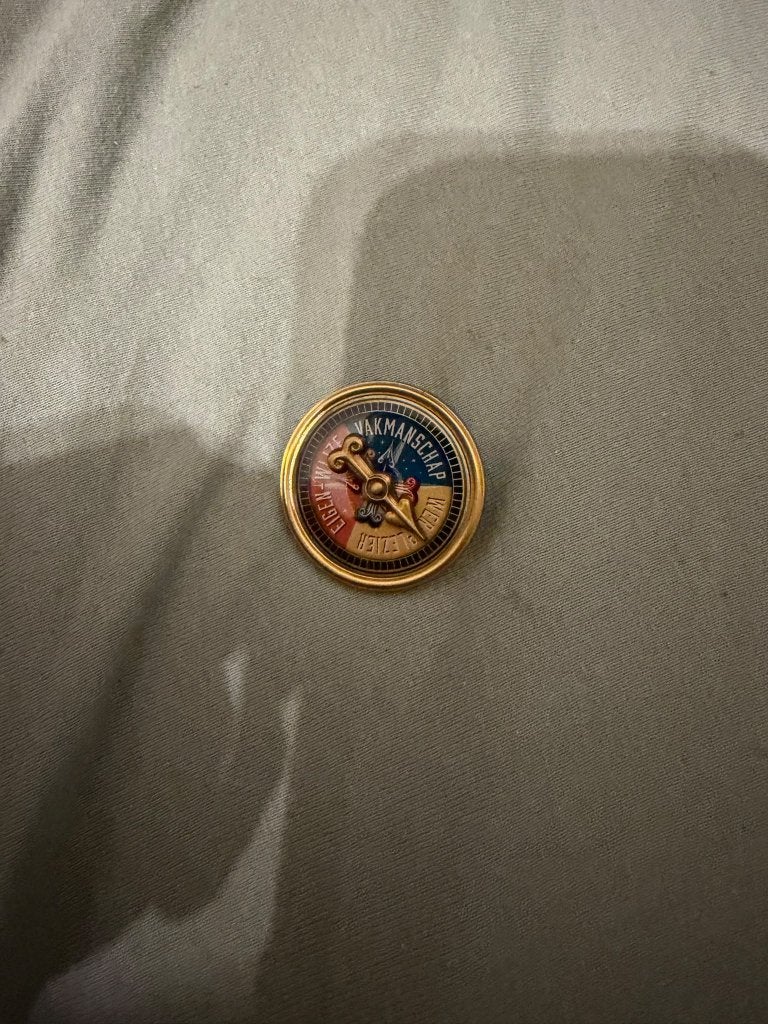 Efteling personeelspin Efteling Kompas EEP 138, Ophalen of Verzenden, Zo goed als nieuw, Button of Speldje