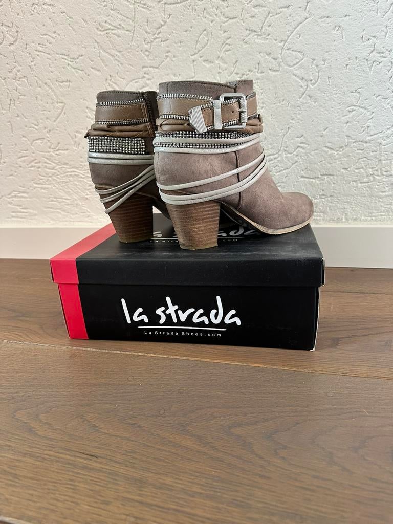 La Strada laarsjes, Beige, Lage of Enkellaarzen, Ophalen of Verzenden, Zo goed als nieuw
