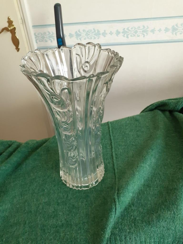 Bewerkte bloemen  vaas  zwaar glas, Ophalen of Verzenden