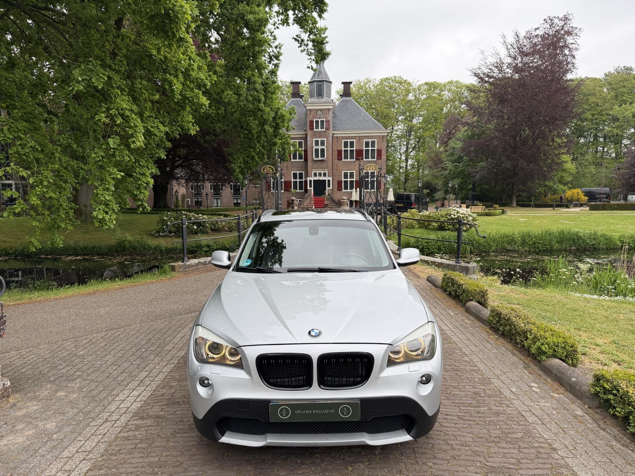 BMW X1 sDrive18i Executive | Pano | Trekhaak | PDC | Leder |, X1, Euro 5, 150 pk, Handgeschakeld