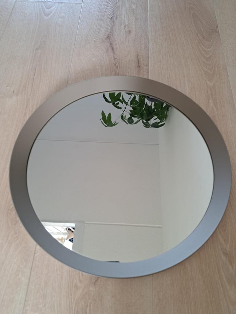 Ronde spiegel Ikea, Huis en Inrichting, Woonaccessoires | Spiegels, Ophalen, Zo goed als nieuw, Rond, 50 tot 75 cm