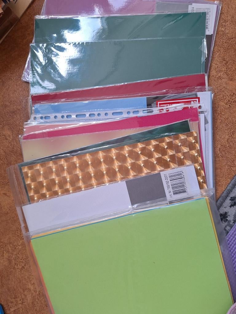 Veel verschillende soorten en kleuren karton, Ophalen of Verzenden, Papier of Karton