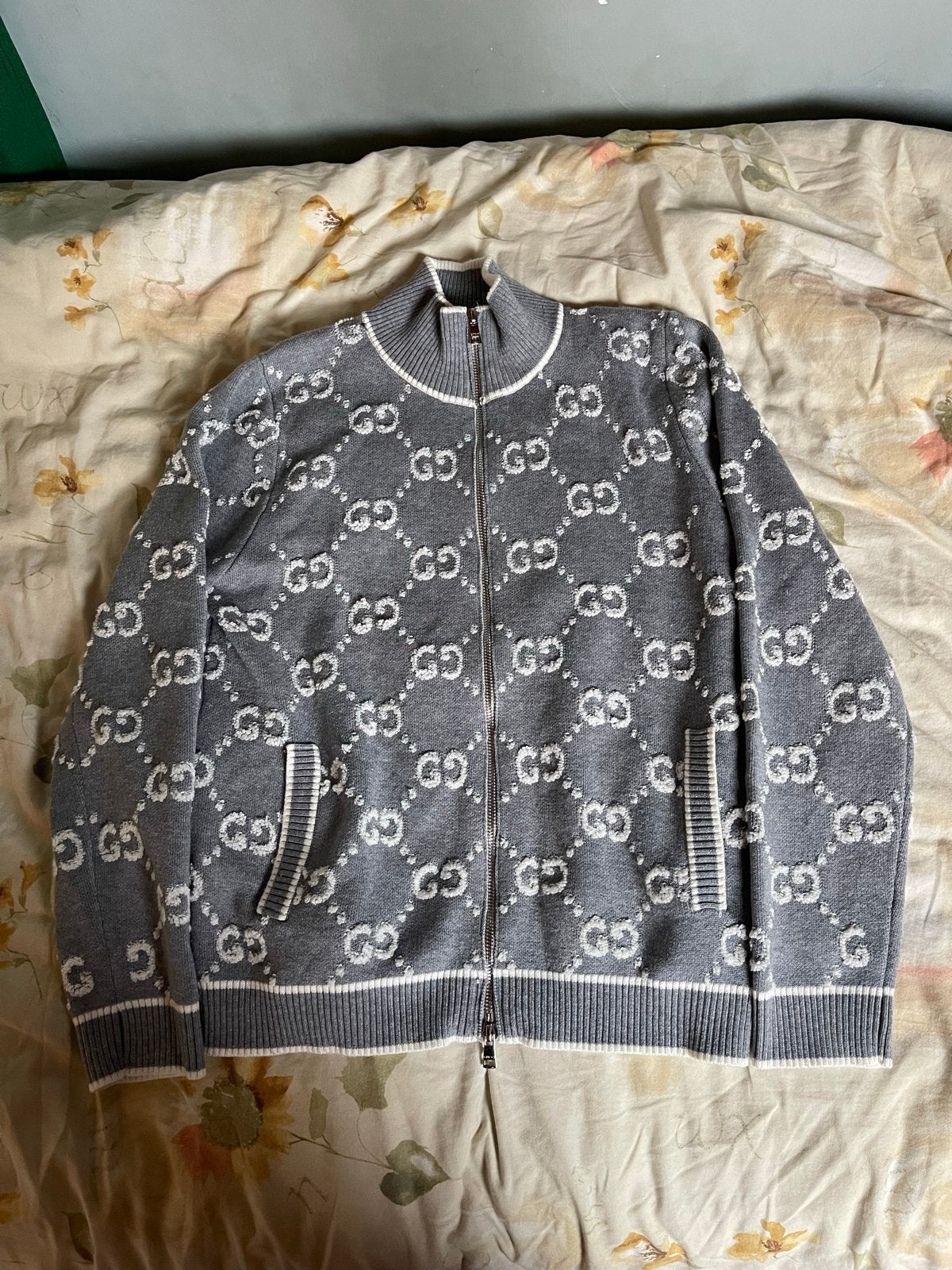 Grijze Gucci vest met GG-patroon Maat L, Ophalen of Verzenden, Maat 52/54 (L), Grijs