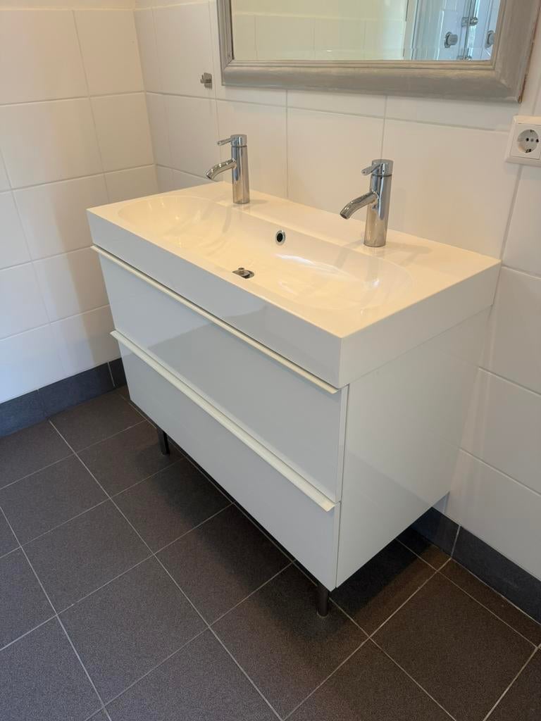 IKEA badkamermeubel 100cm, composiet wastafel,dubbele kraan, Huis en Inrichting, Badkamer | Badkamermeubels, Gebruikt, Wastafelkast