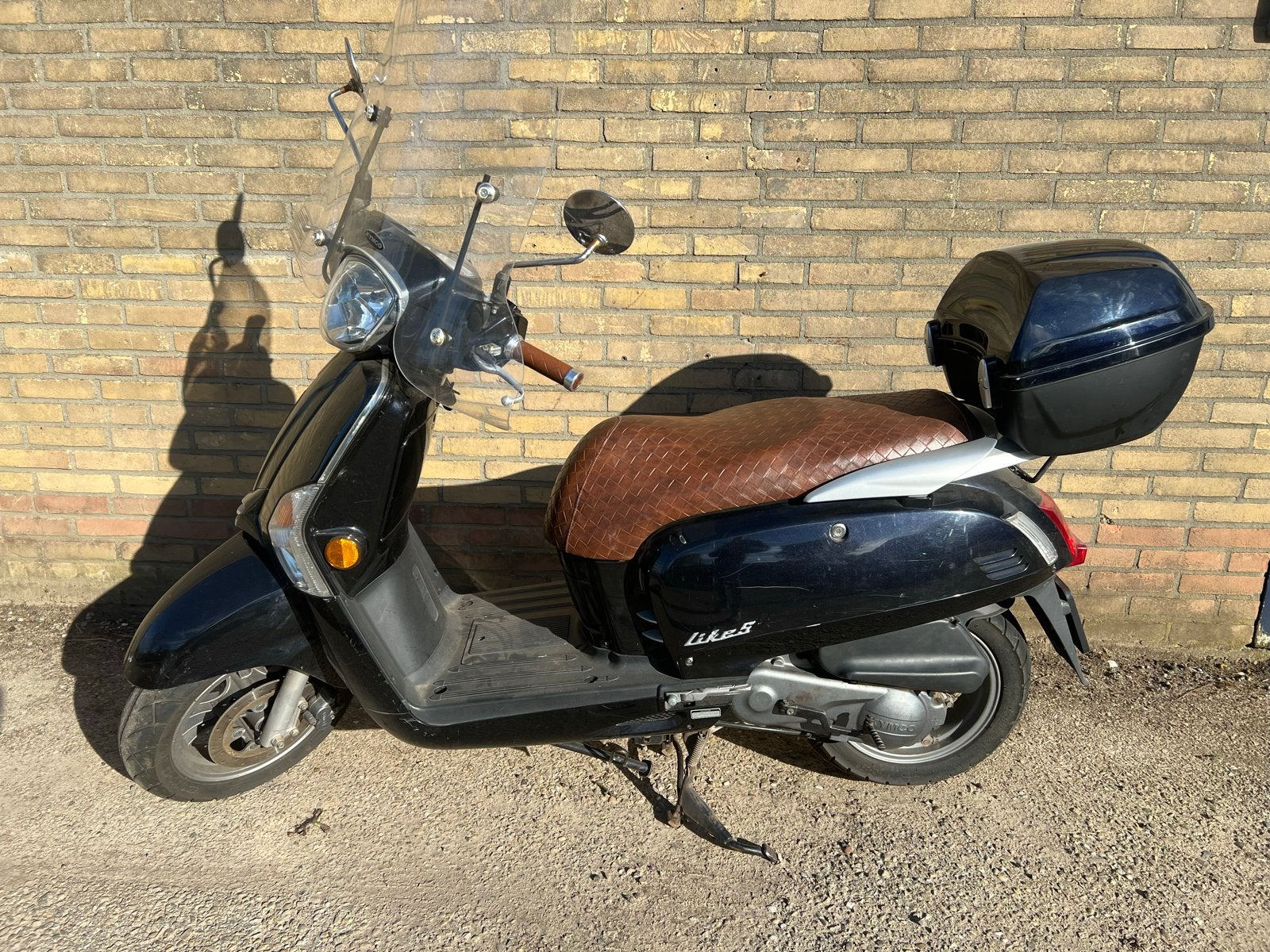 Kymco Like Scooter - Zwart met bruin zadel - Loopt niet!, Fietsen en Brommers, Ophalen, Gebruikt, 49 cc, Like