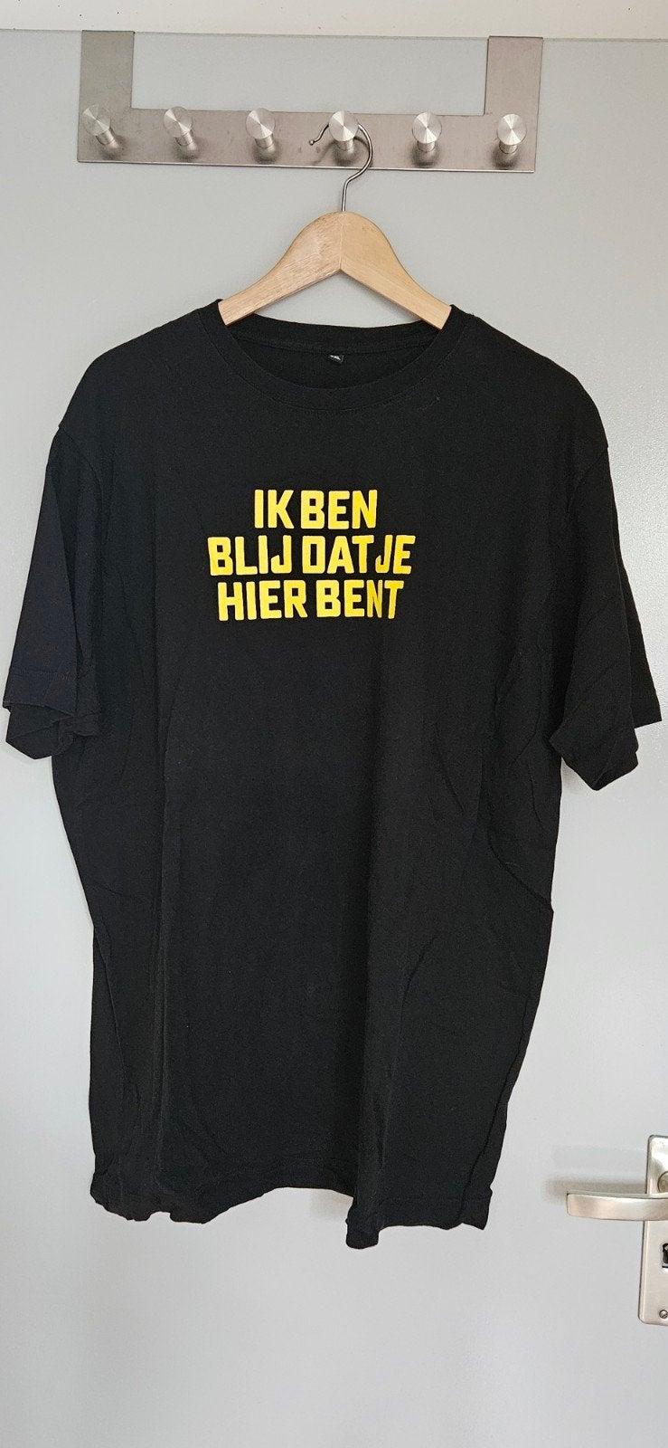 T-shirt IK BEN BLIJ DAT JE HIER BENT, Kleding | Heren, T-shirts, Continental, Zwart, Maat 56/58 (XL), Ophalen of Verzenden