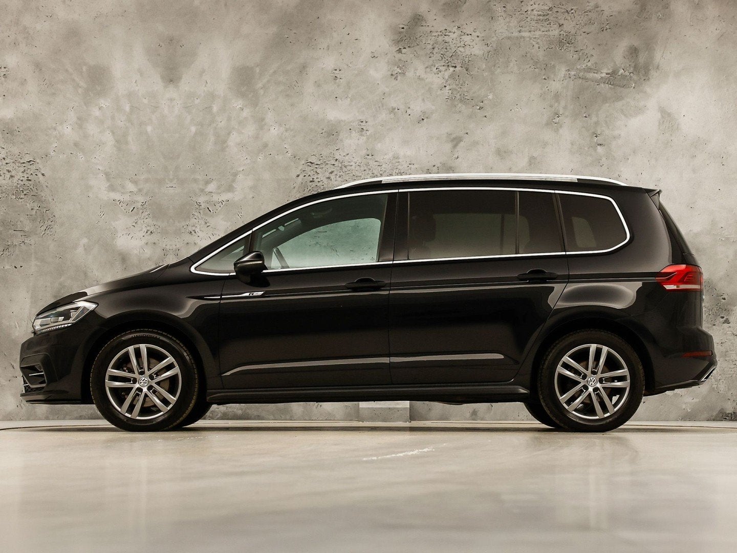 Volkswagen Touran 1.5 TSI R-Line Sport 7 Persoons 150Pk Auto, Auto's, 12 maanden, 15 km/l, 4 cilinders, 7 stoelen