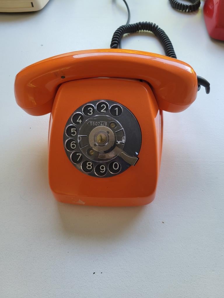Vintage Oranje  Telefoon met Draaischijf - FeTAp 611-2, Ophalen of Verzenden, Gebruikt, Met draaischijf