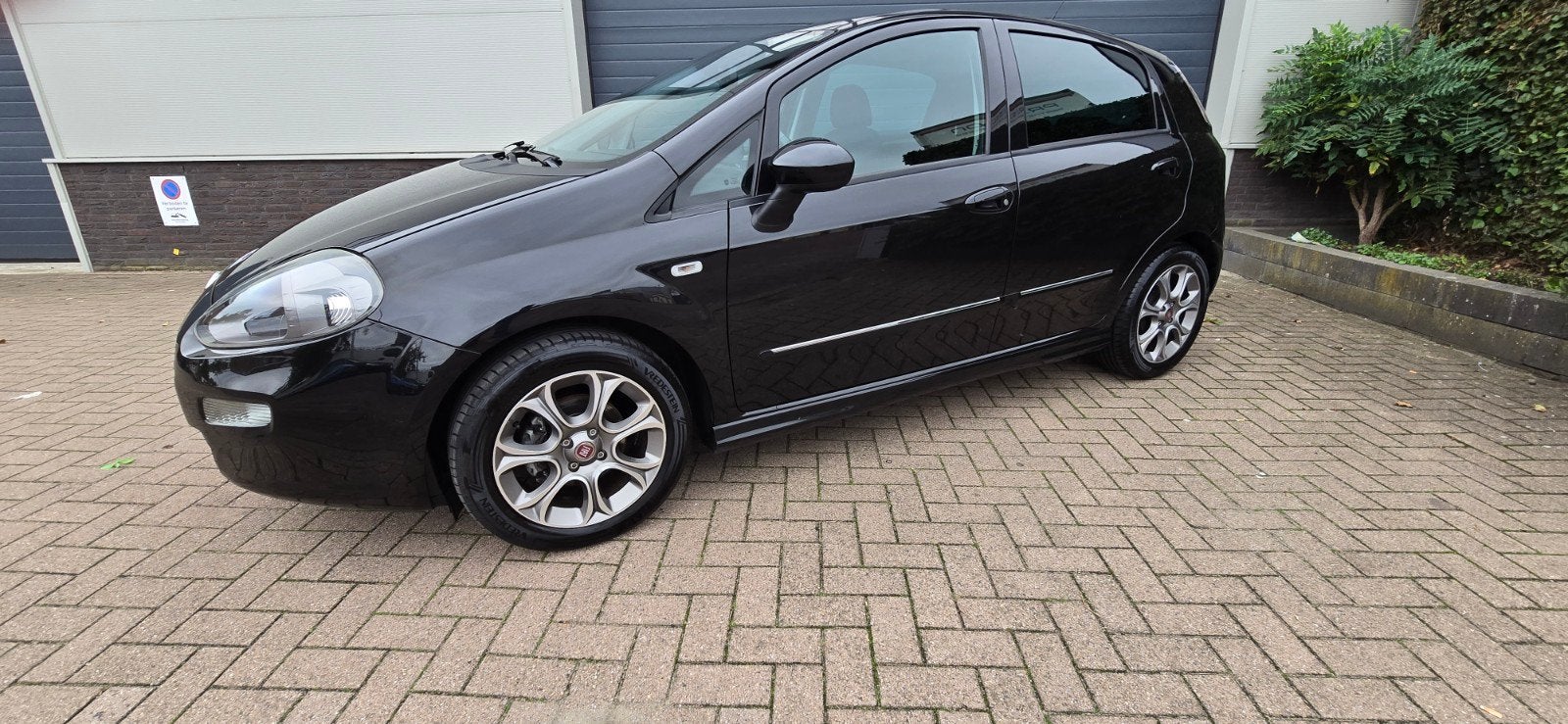 Fiat Punto 0.9 Twinair74KW 5DR 2015 ,Carplay,Grote beurt,apk, Auto's, Voorwielaandrijving, Dealer onderhouden, Zwart, Origineel Nederlands