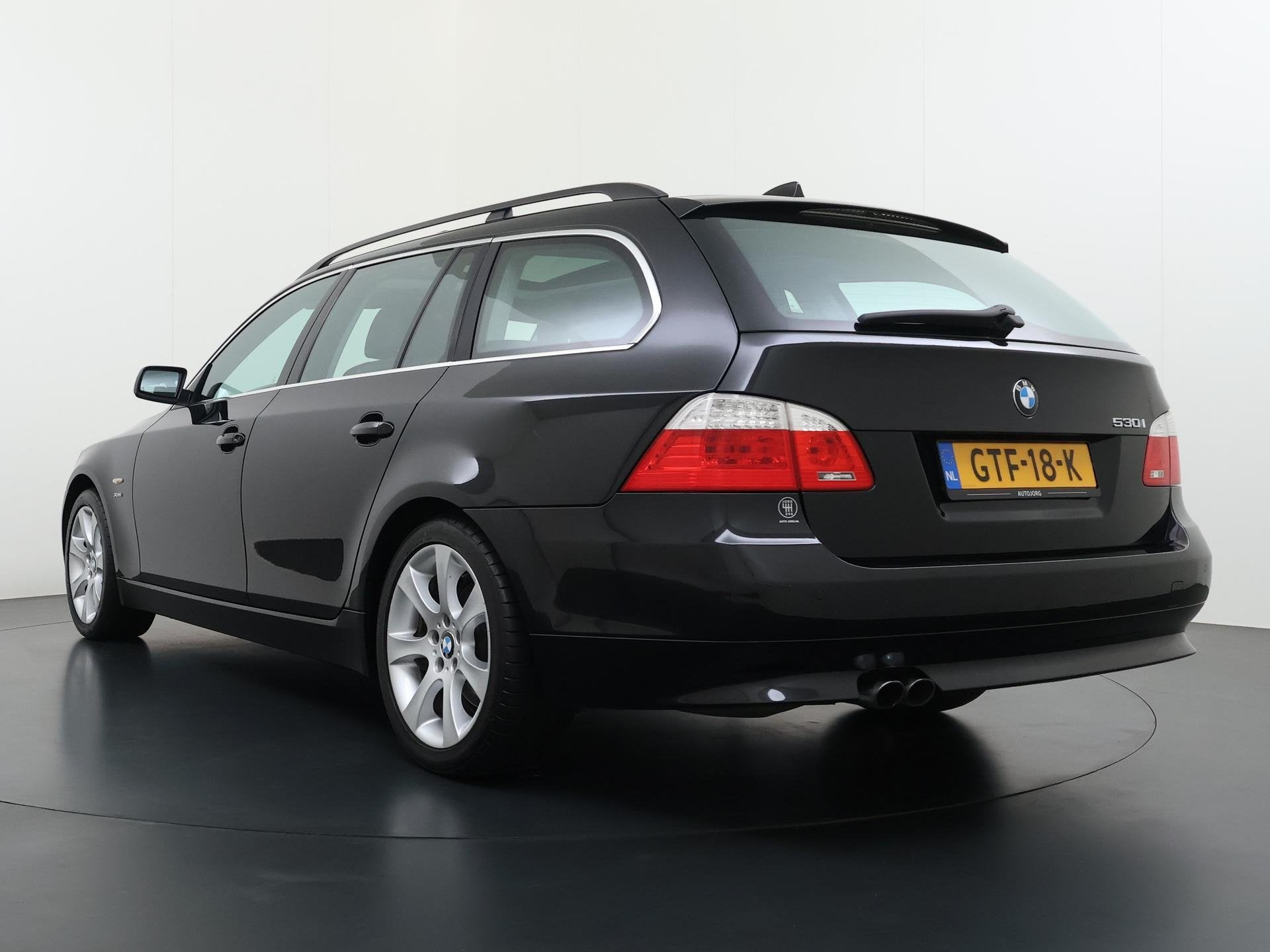BMW 5-serie Touring 530xi Youngtimer Panoramadak 4WD nieuwe, Auto's, Automaat, Gebruikt, Zwart, Leder