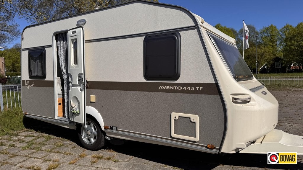 Avento Avantgarde 445 TF, Caravans en Kamperen, Caravans, Bedrijf, tot en met 4, Overige, Avento, Frans bed, Overige typen, Fietsenrek