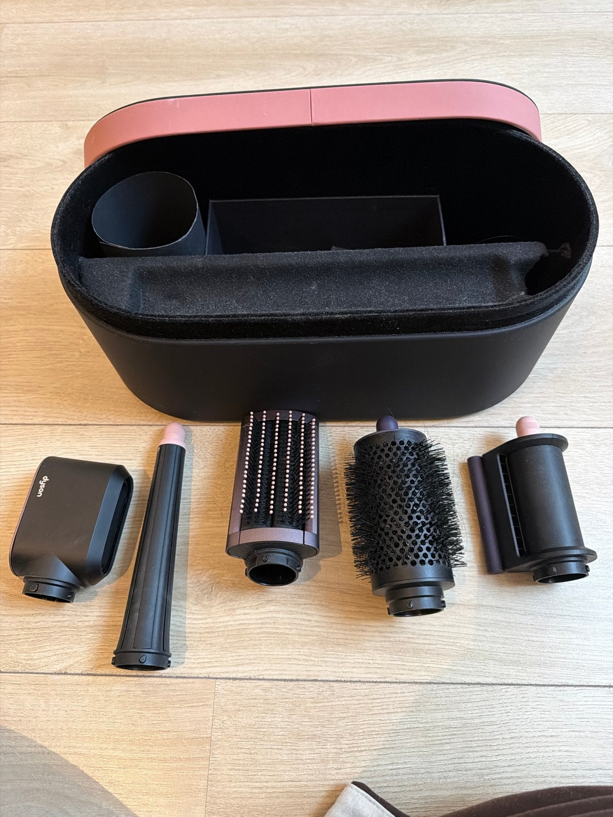 Dyson Airwrap accessoires met opbergdoos, Ophalen of Verzenden, Zo goed als nieuw, Overige typen