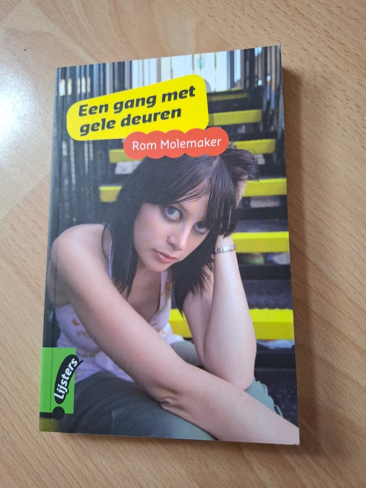 Rom Molemaker Een gang met gele deuren, Boeken, Ophalen of Verzenden