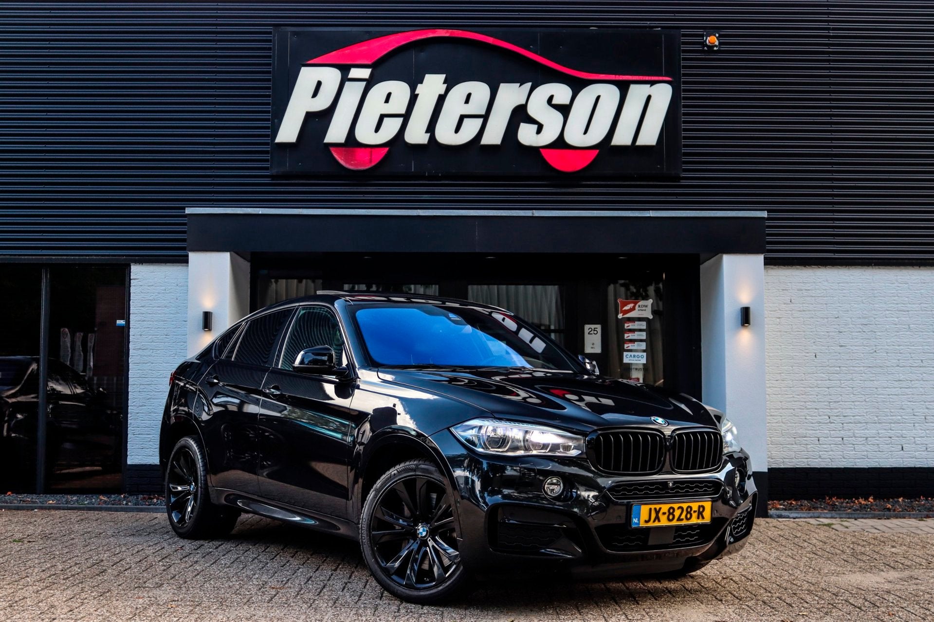 BMW X6 M50d PANO SOFTCLOSE H&K HUD 360 ACC TREKH VOL OPTIE, Auto's, BMW, Automaat, 15 km/l, Gebruikt, 2993 cc