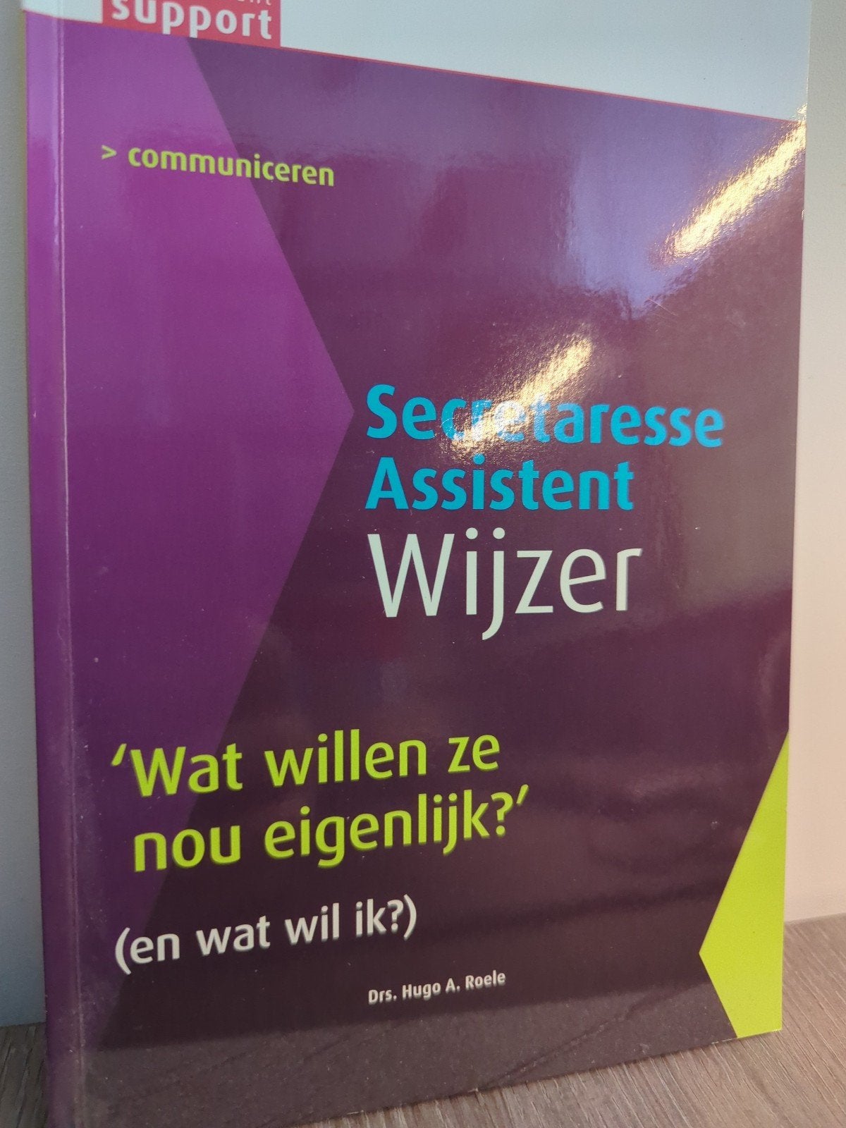 Secretaresse Assistent Wijzer: Communiceren, Gelezen, Ophalen of Verzenden, MBO, Drs. Hugo A. Roele