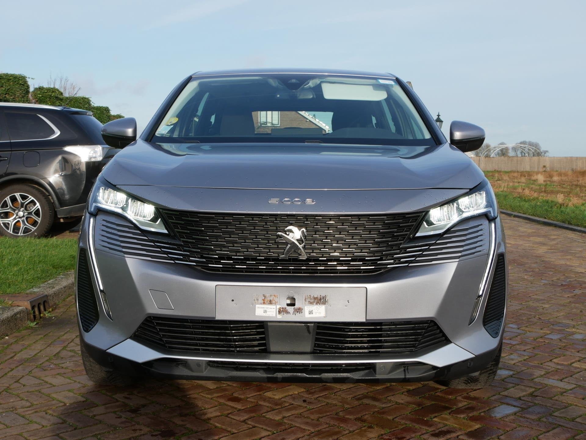 Peugeot 5008 1.5 BlueHDI AcT Pack Business 7P EAT8 AC NAVI *, Stof, Zwart, 4 cilinders, 7 stoelen