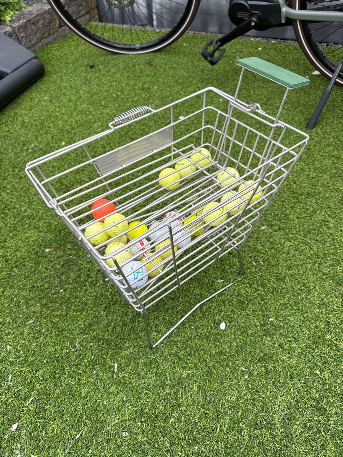 Golfballen dispenser/mandje voor op de drivingrange of tuin., Ophalen, Gebruikt, Overige typen, Overige merken