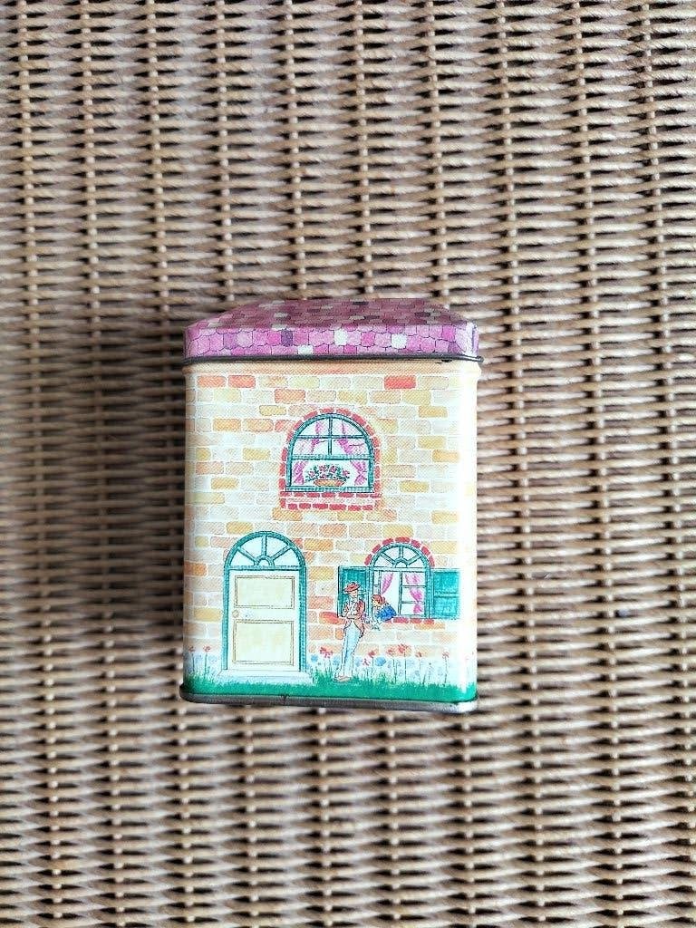 Leuke vintage blikken busje in de vorm van een huisje, Ophalen of Verzenden, Gebruikt, Thee, Overige merken