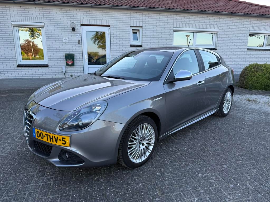 Giulietta 1.4 Turbo M-Air Distinctive + Sport Pack 170 pk, Voorwielaandrijving, Zwart, 4 cilinders, Leder en Stof