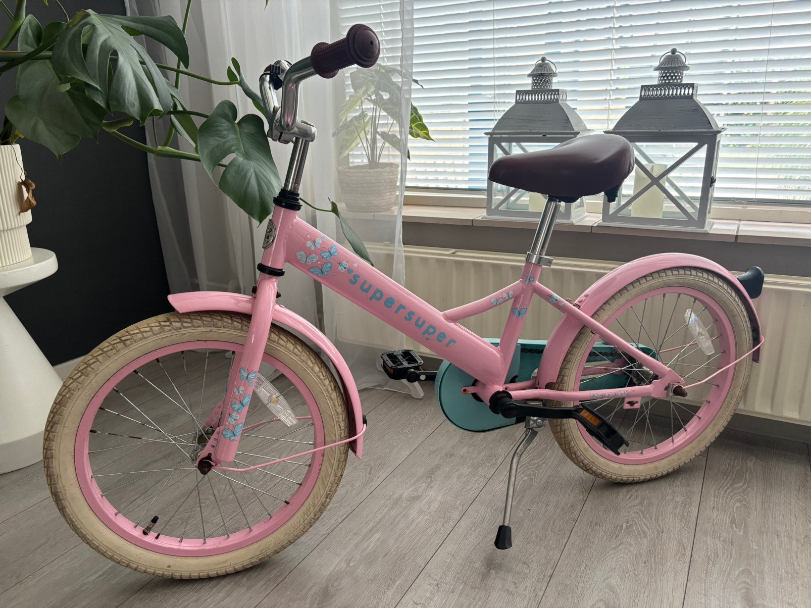 Mooie roze 18 inch meisjesfiets SuperSuper, Fietsen en Brommers, Ophalen, Zo goed als nieuw, Terugtraprem, 26 inch of meer