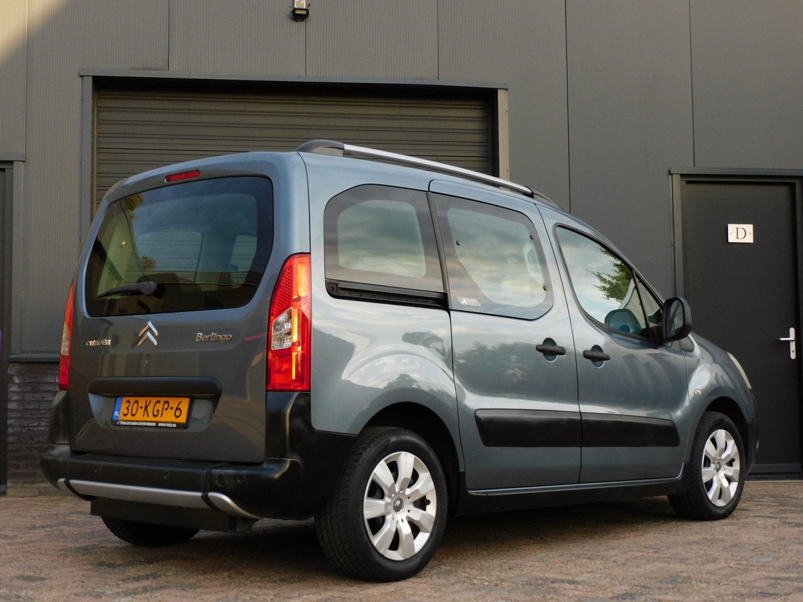 Citroën Berlingo 1.6-16V XTR ROLSTOELAUTO! NETTE AUTO! NAVI, Auto's, Voorwielaandrijving, Stof, Gebruikt, Zwart