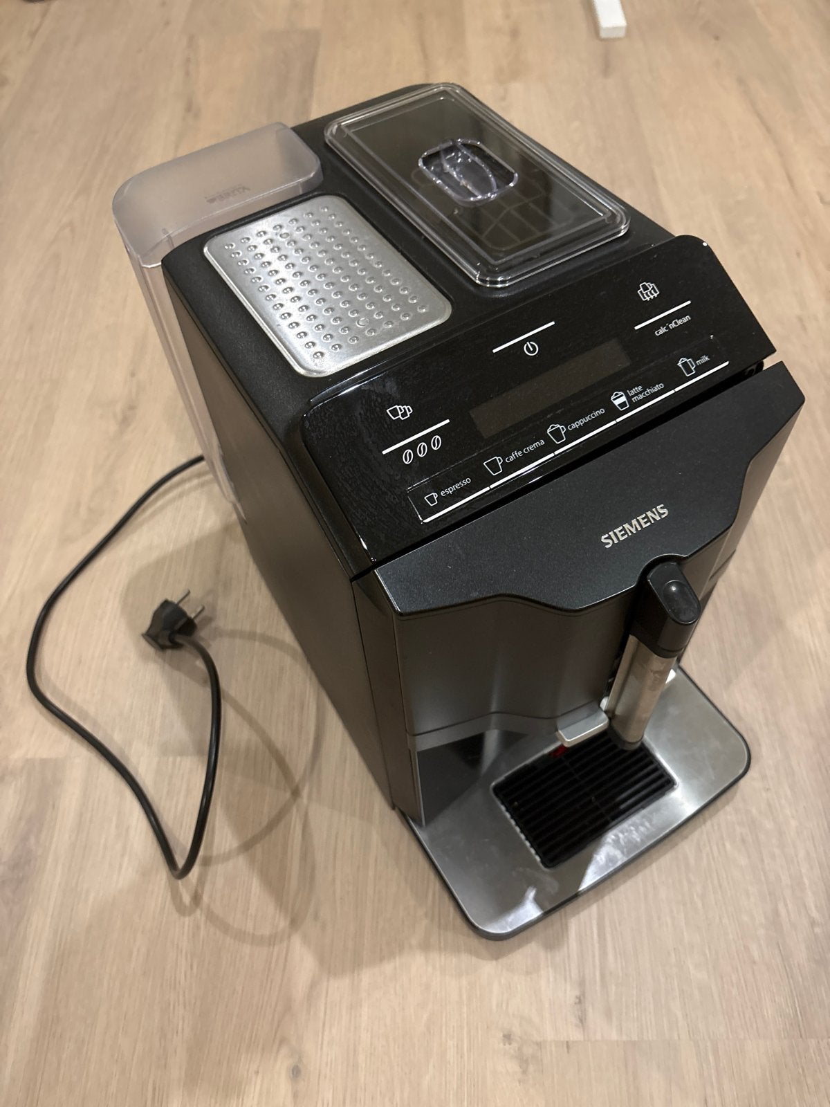 Siemens EQ.300 volautomatische espressomachine, Witgoed en Apparatuur, Koffiezetapparaten, Afneembaar waterreservoir, Espresso apparaat