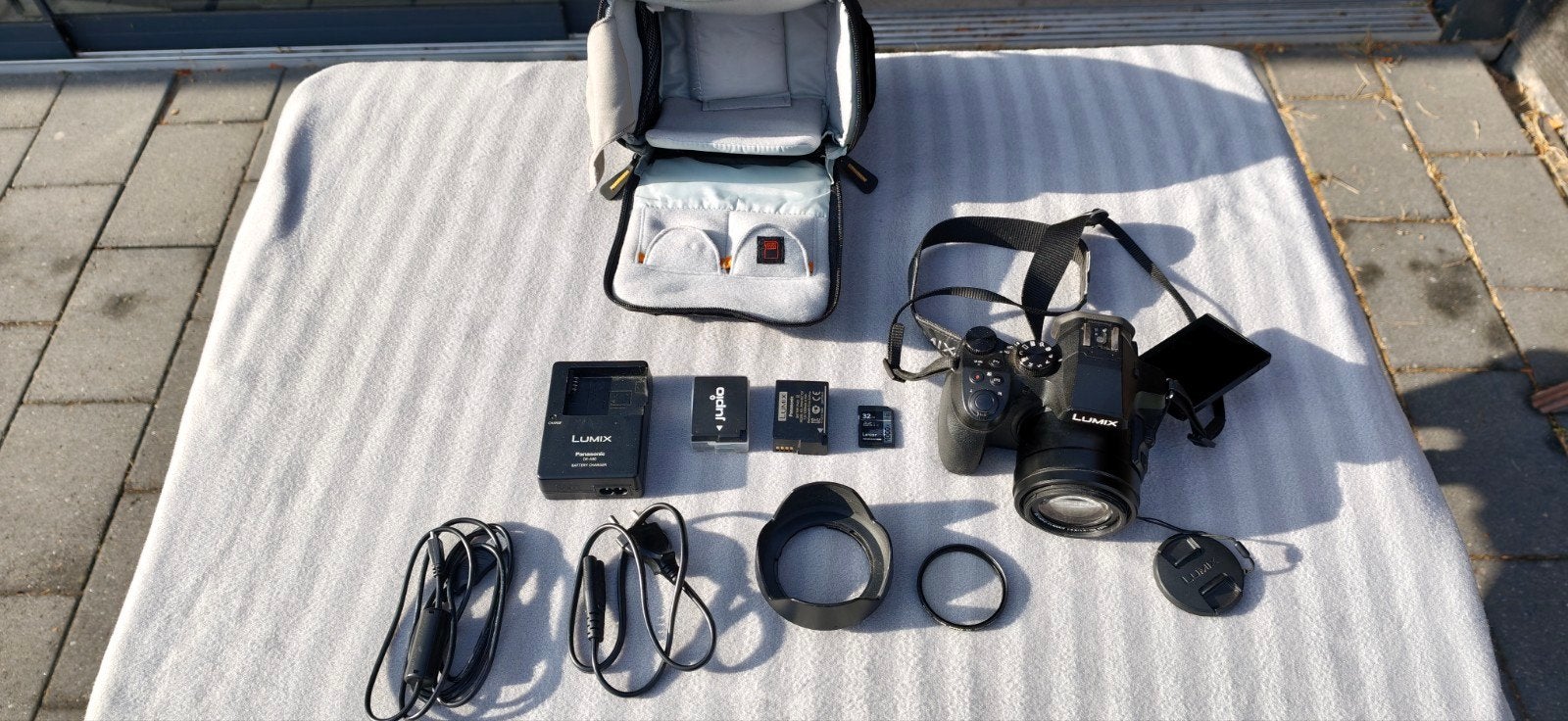 Panasonic Lumix FZ300 in nette staat met toebehoren, Gebruikt, Panasonic, Draagriem, Ophalen of Verzenden