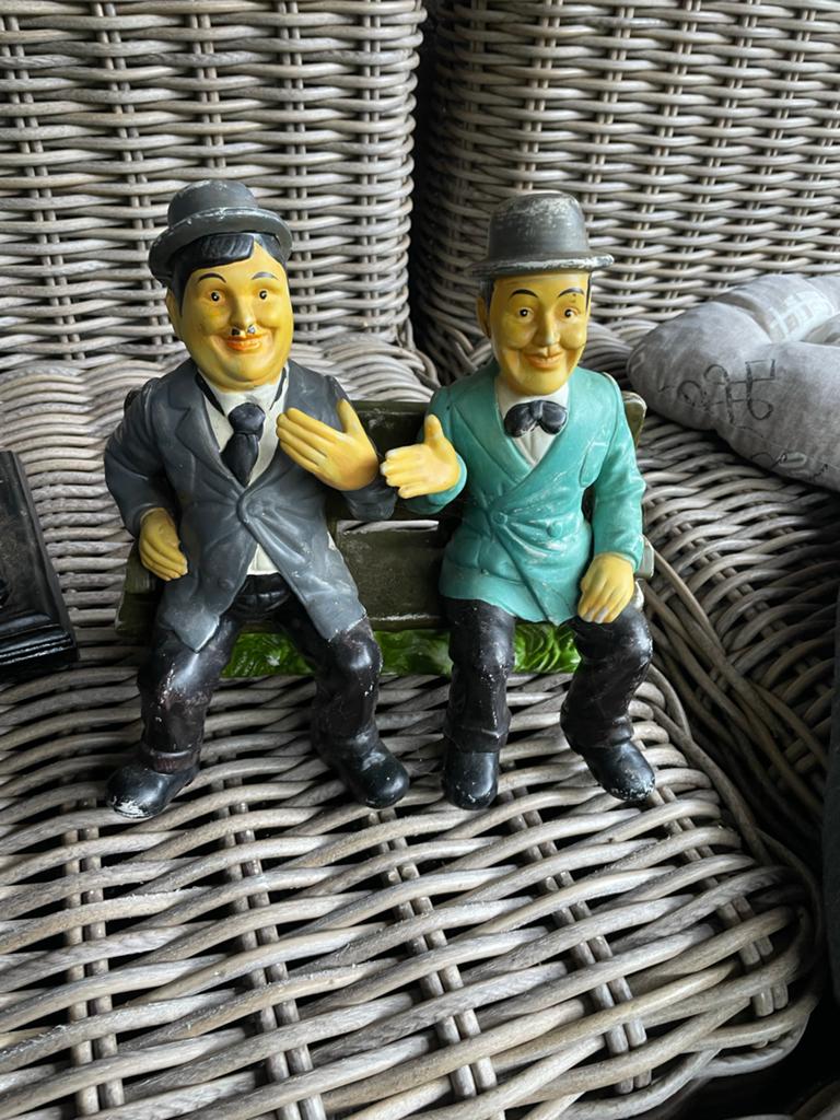 Laurel en Hardy beeldje - Vintage decoratie, Verzamelen, Beelden en Beeldjes, Ophalen of Verzenden, Gebruikt, Mens