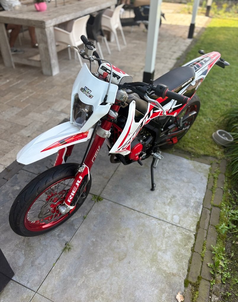 Rieju mrt trophy schakelbrommer, Fietsen en Brommers, 6 versnellingen, Zo goed als nieuw, 50 cc, Ophalen