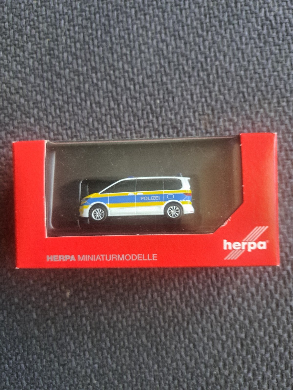 herpa model v.w multivan t7, Hobby en Vrije tijd, Modelauto's | 1:87, West germany, Zo goed als nieuw, N.b, Bus of Vrachtwagen
