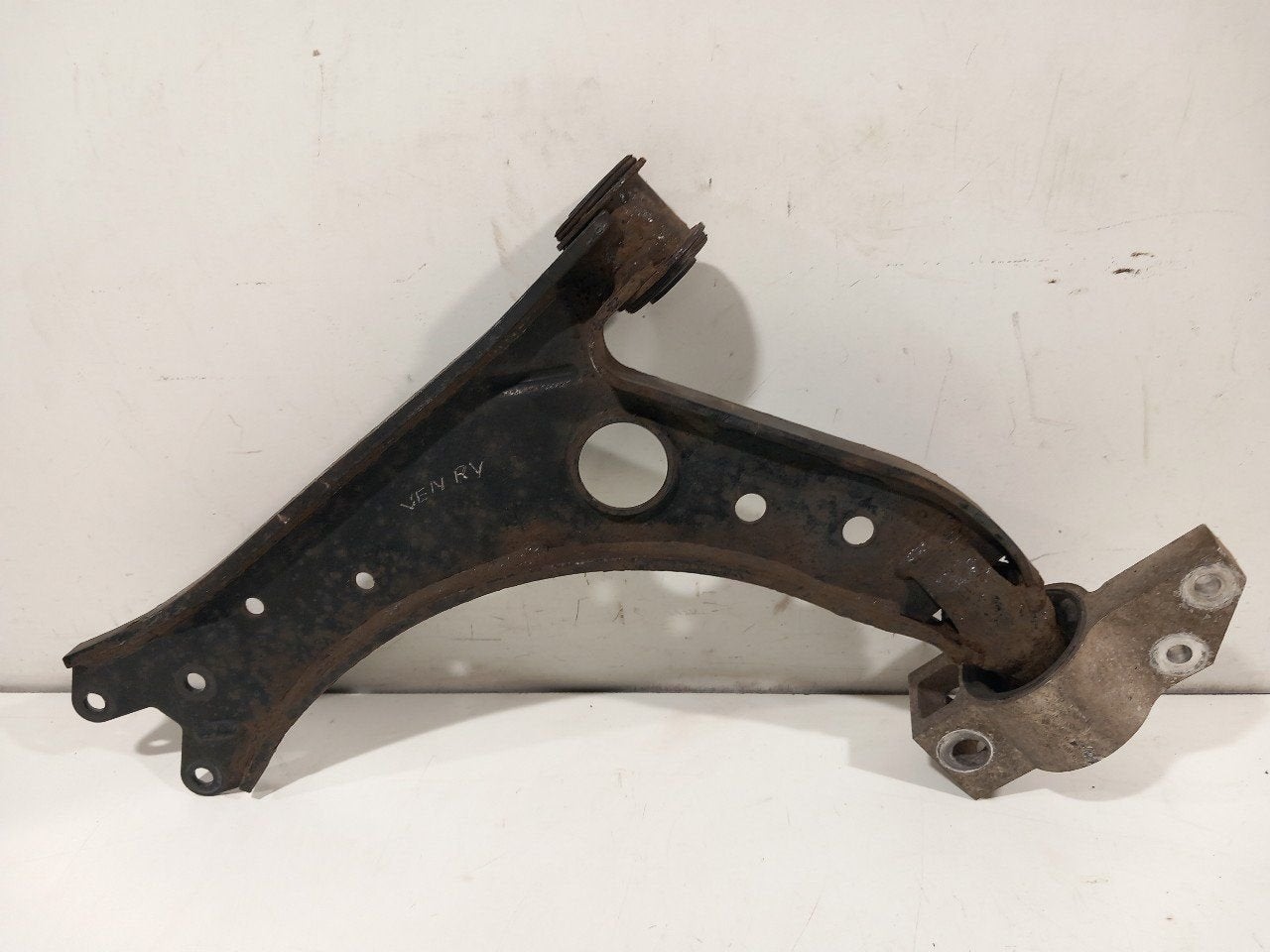 Draagarm rechts voor Volkswagen Golf, Onderdelen@venauto.nl, Van der Ven Autorecycling B.V., Gebruikt, Ettenseweg 76, 4706 PB Roosendaal, The Netherlands