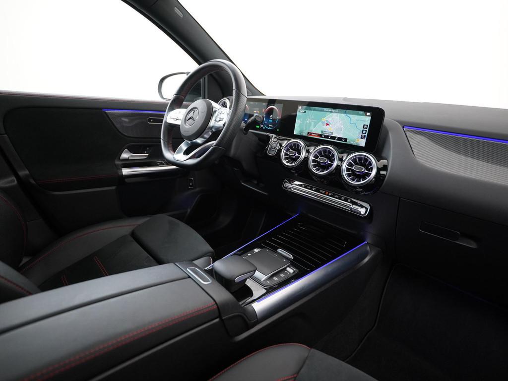 Mercedes-Benz GLA-klasse 250e AMG Premium | Panoramadak | Ca, Auto's, Mercedes-Benz, 12 maanden, 77 km/l, Leder en Stof, Zwart