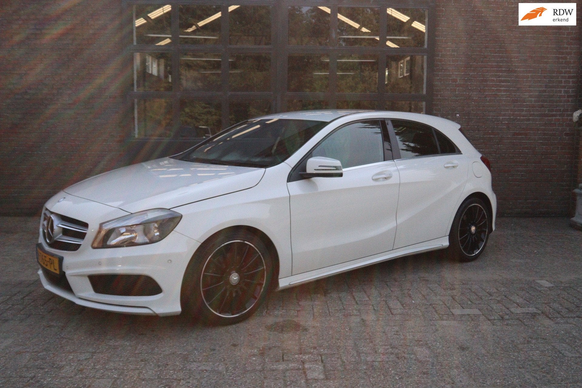 Mercedes-Benz A-klasse 180 AMG Pakket |PDC|AC| Nieuwe APK, Voorwielaandrijving, Gebruikt, 4 cilinders, 1595 cc