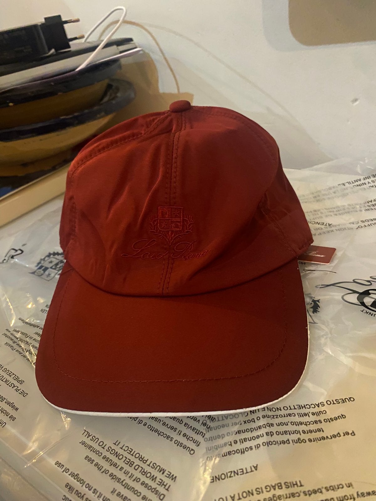 Loro piana pet - Rood nieuwstaat!, Italy, Nieuw, Pet, Loro piana