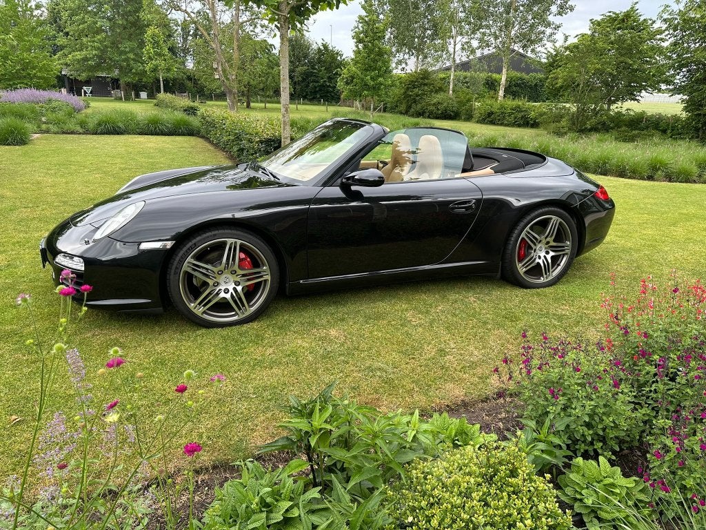 Porsche 911 3.8 Carrera S Cabrio NL-AUTO SPORTUITLAAT, Auto's, Automaat, Achterwielaandrijving, Beige, 1520 kg