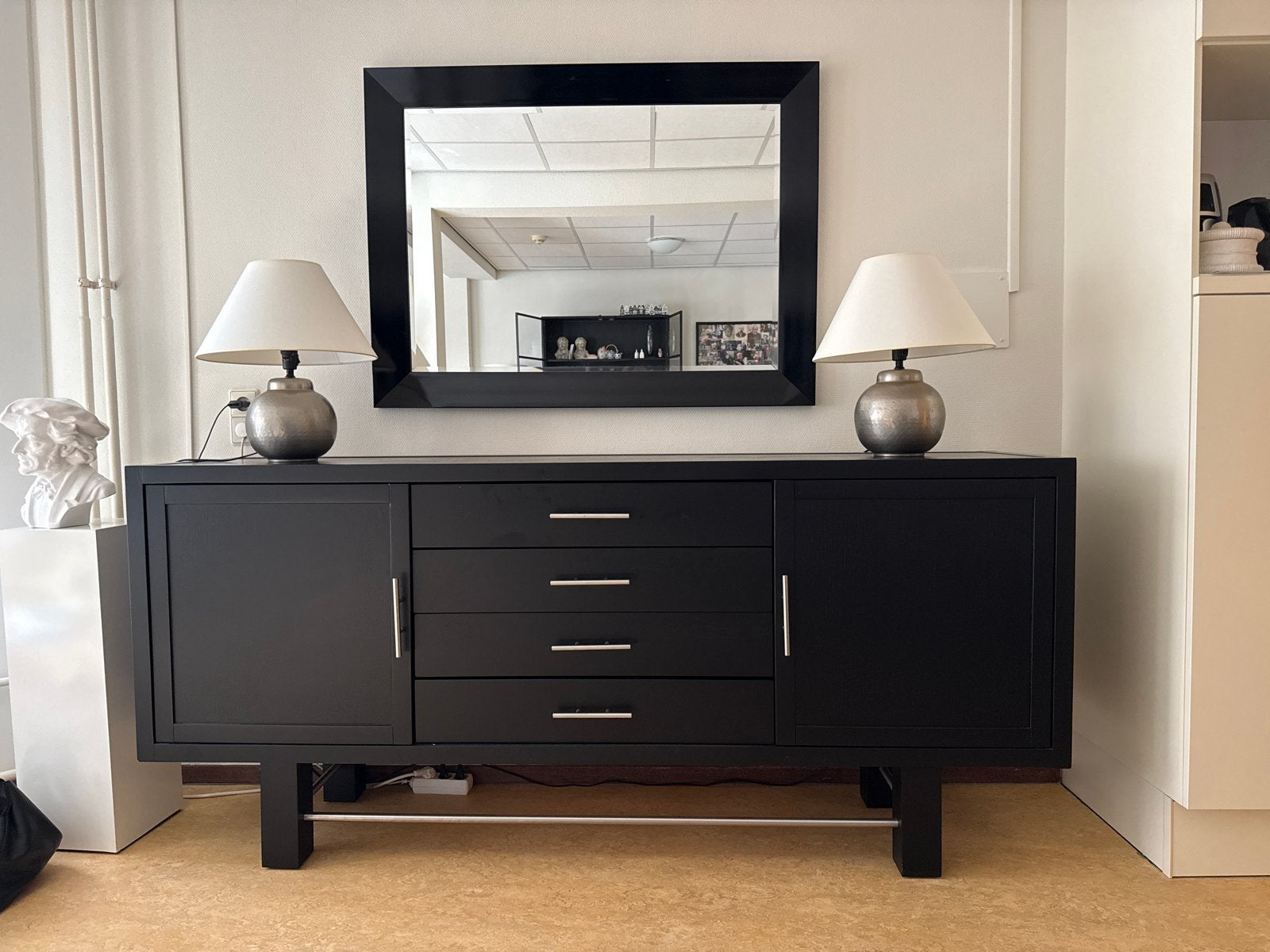 Zwart dressoir met lades en deuren, Huis en Inrichting, Kasten | Dressoirs, Ophalen, Gebruikt, 150 tot 200 cm, 25 tot 50 cm