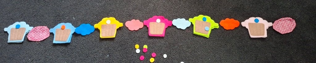 Vilt: cupcake slinger ( zelf af maken), Ophalen of Verzenden, Nieuw, Versiering, Wolvilt