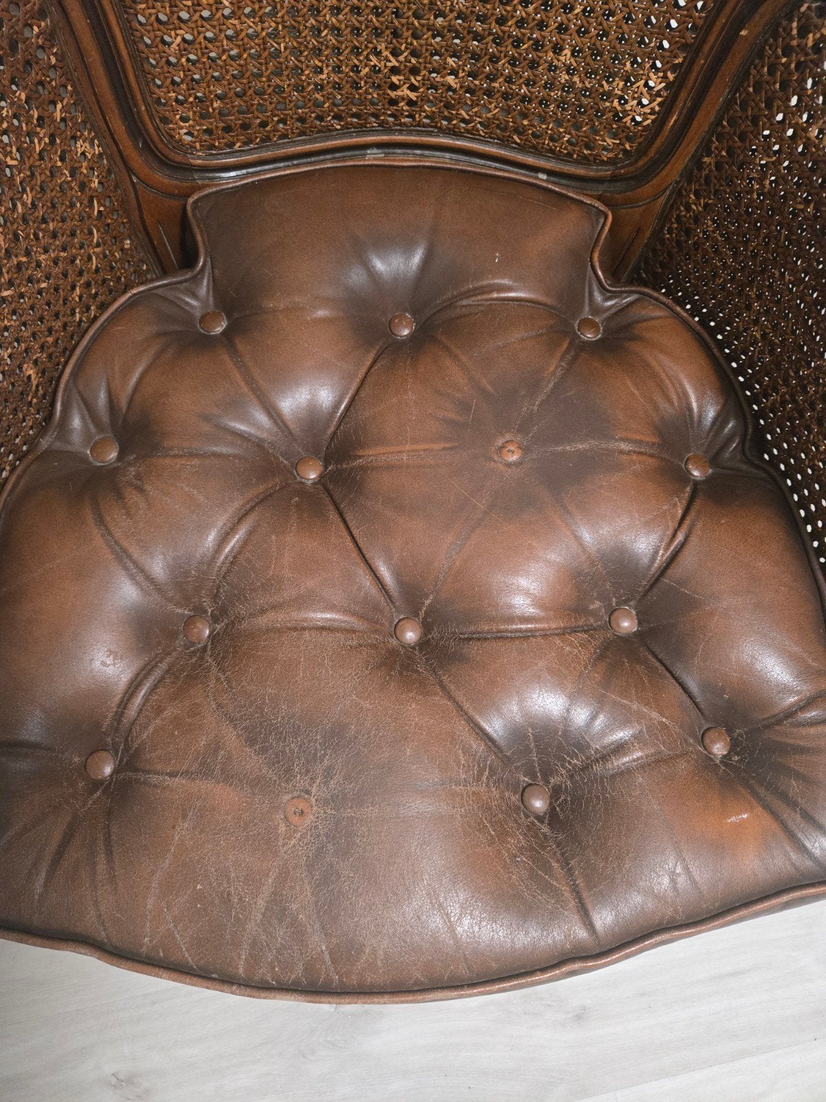 Antieke fauteuil met rotan en leer, Antiek en Kunst, Ophalen