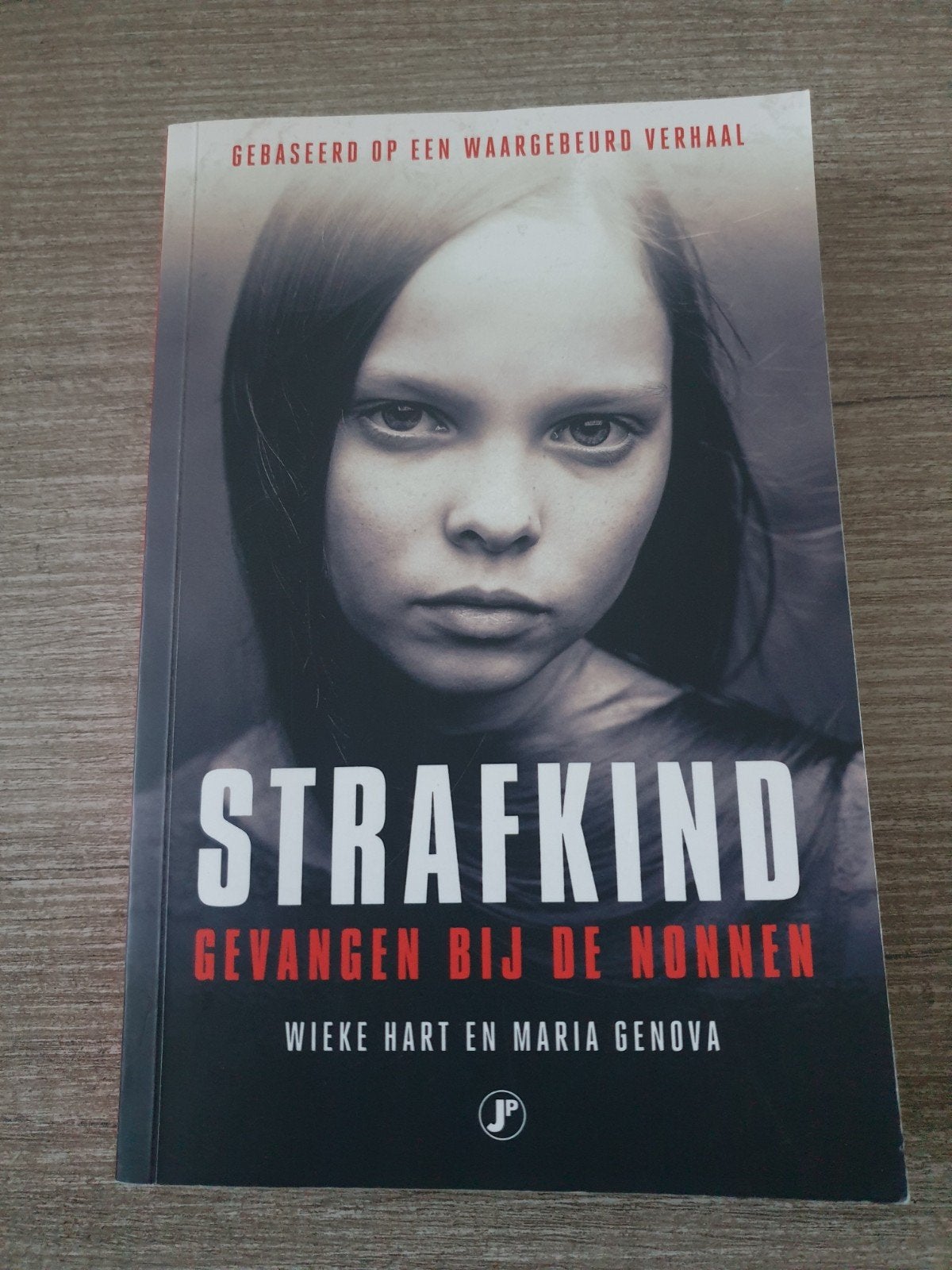 Strafkind: Gevangen bij de Nonnen - Waargebeurd Verhaal, Ophalen of Verzenden, Gelezen, Wieke Hart en Maria Genova